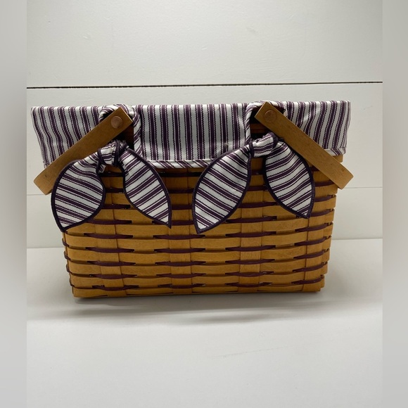 Longaberger 1998 Cherished Memories Sweetheart Basket  for display very clean - Picture 2 of 5